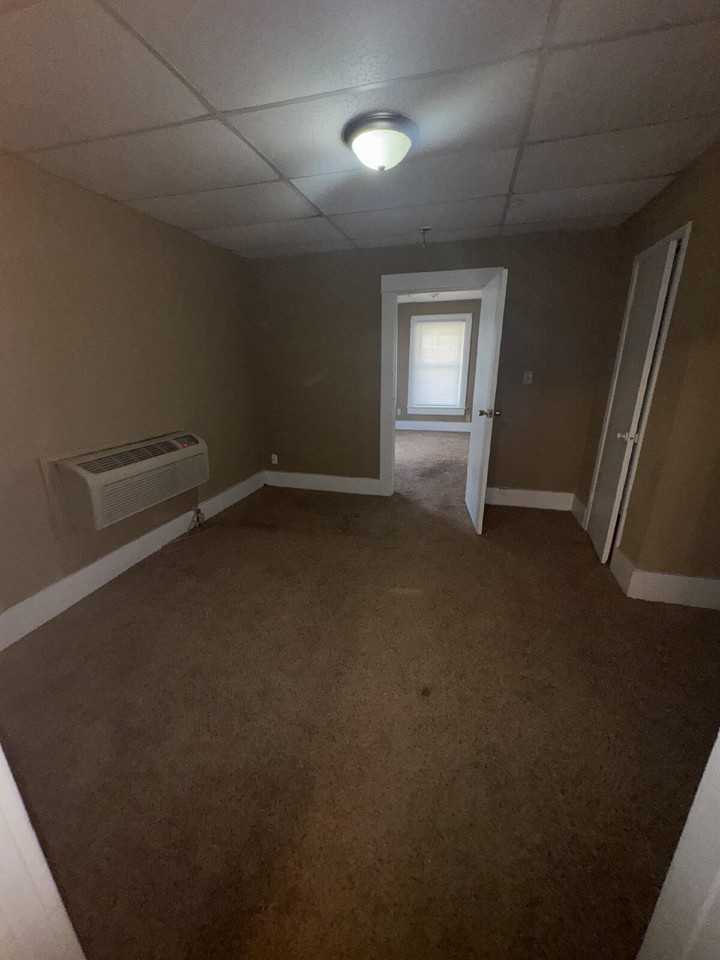 207 S Clarence St Unit A - Photo 4 of 6