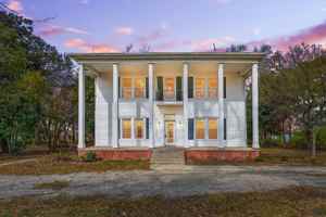 featured image of 409 Meadow Rd