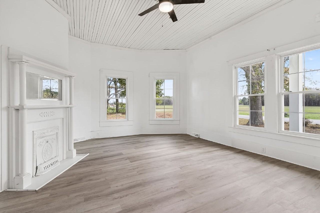 409 Meadow Rd - Photo 5 of 44