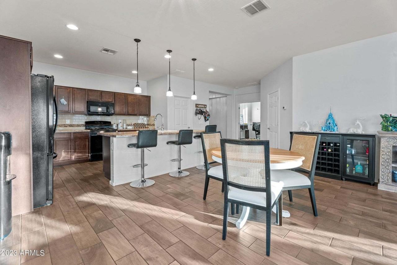 4052 S 185th Ave - Photo 3 of 18