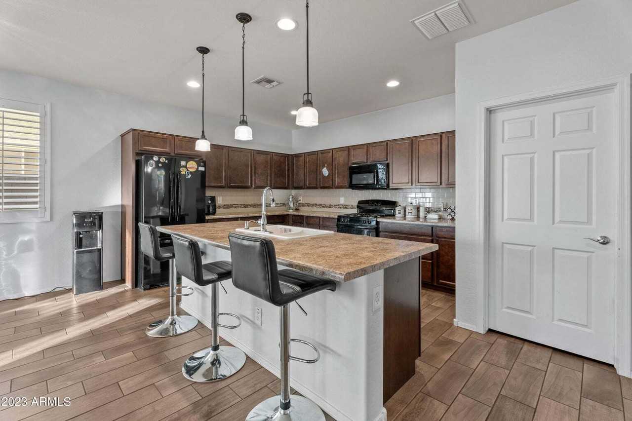 4052 S 185th Ave - Photo 4 of 18