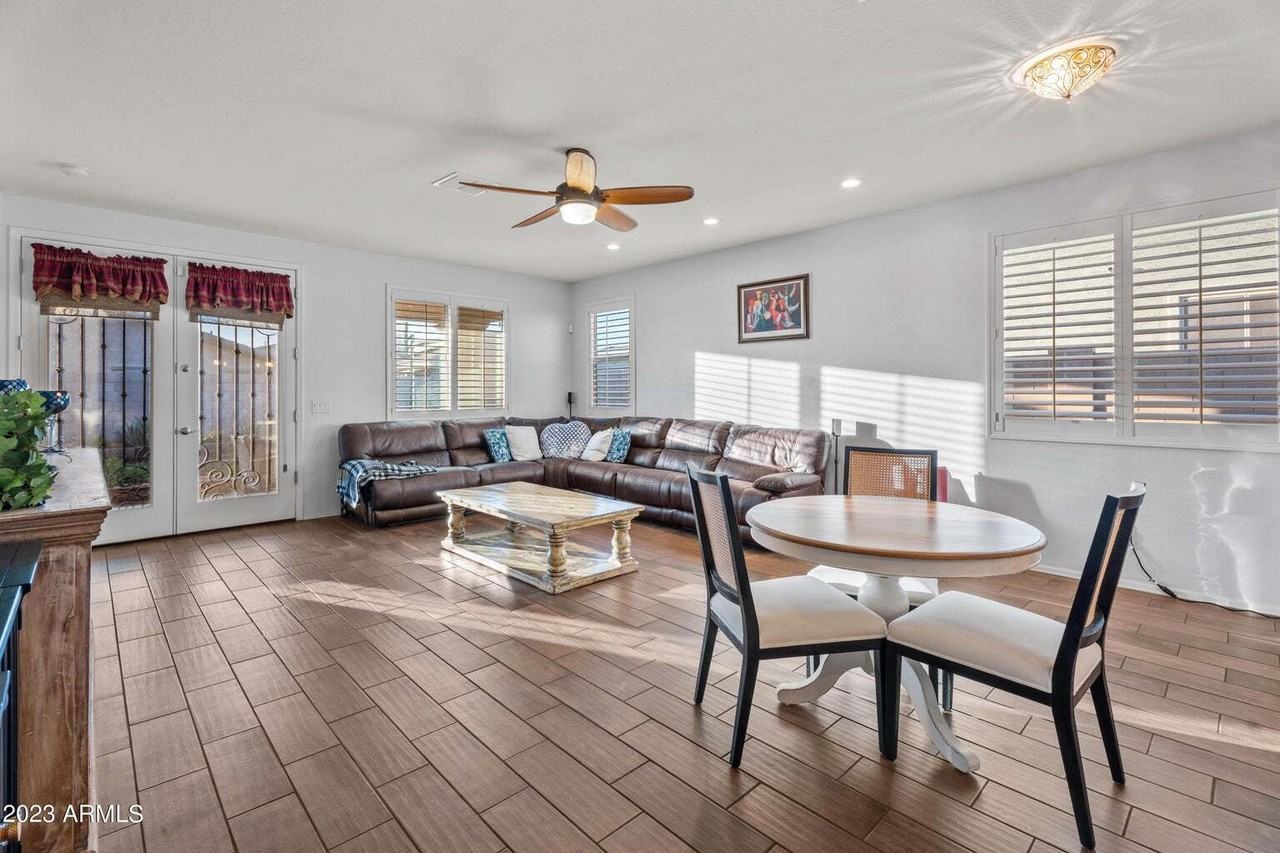 4052 S 185th Ave - Photo 5 of 18