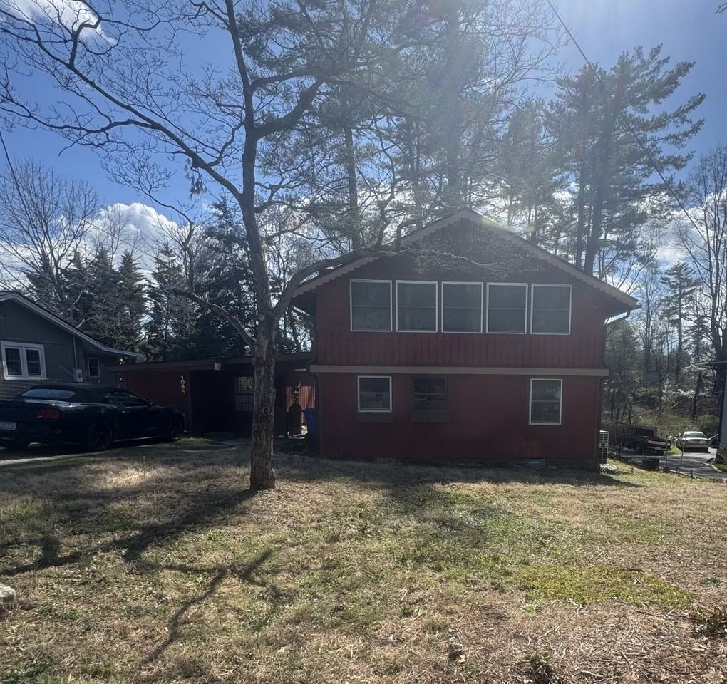 1065 Mountain View St