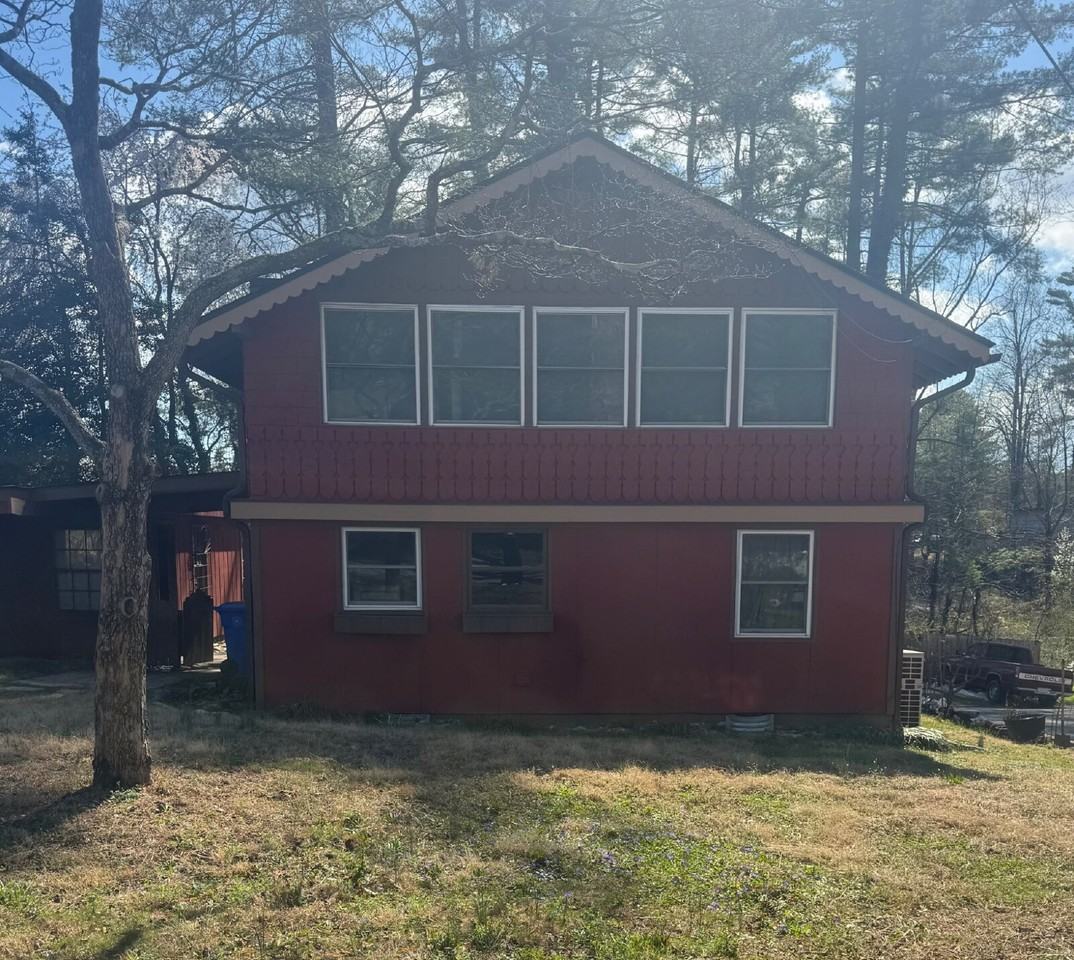 1065 Mountain View St - Photo 2 of 14