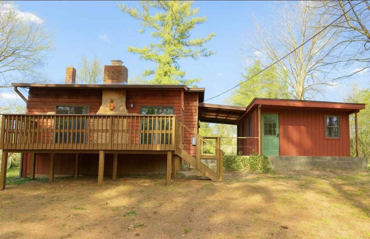 1065 Mountain View St - Photo 3 of 14