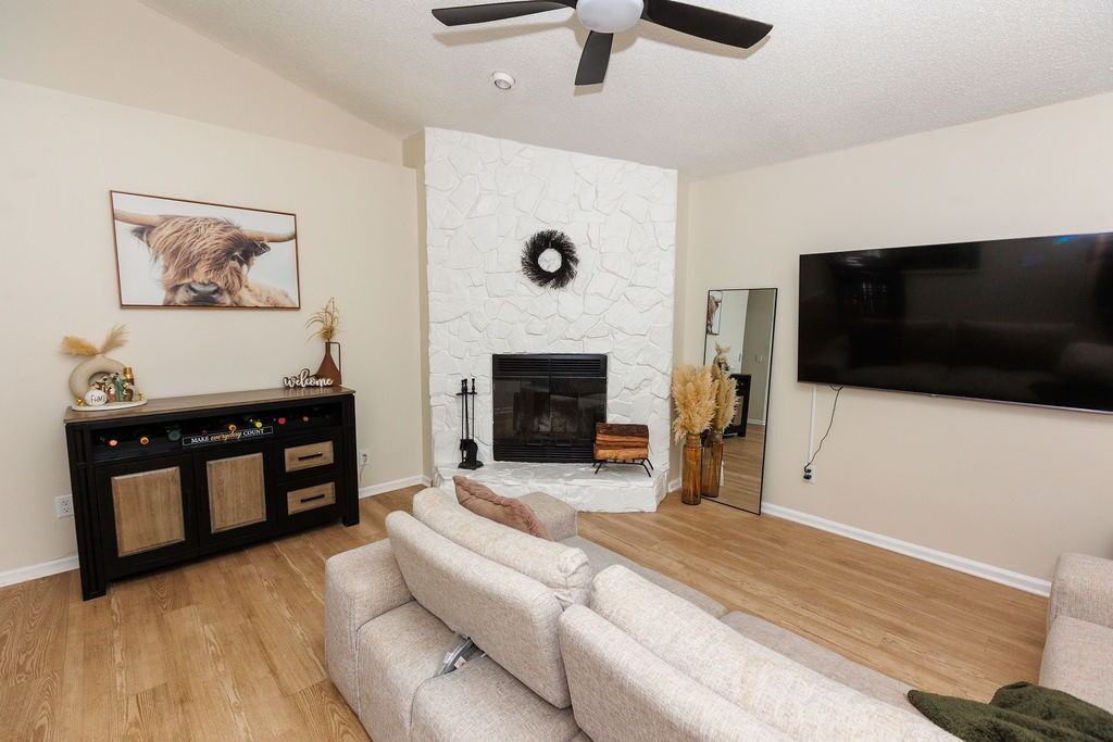 1324 Independence Dr #C - Photo 4 of 18