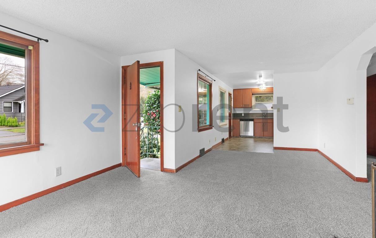 1920 S Bayview St - Photo 4 of 21