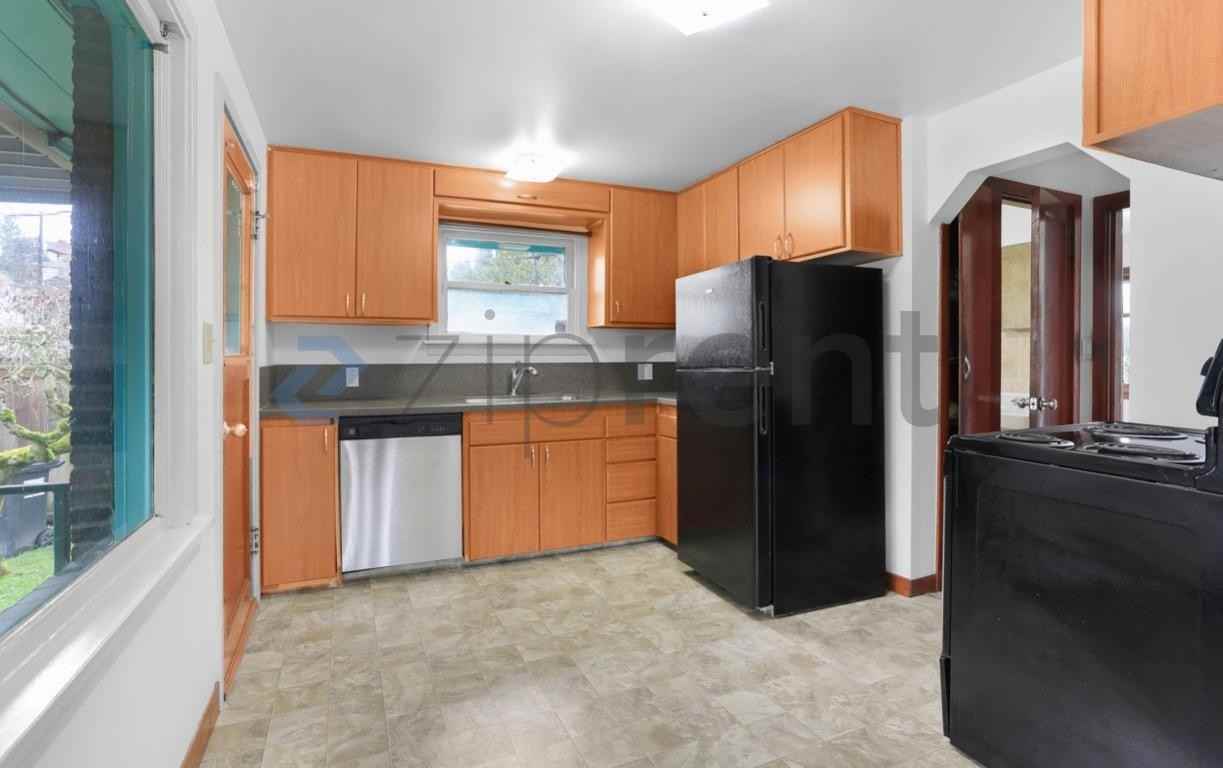 1920 S Bayview St - Photo 5 of 21