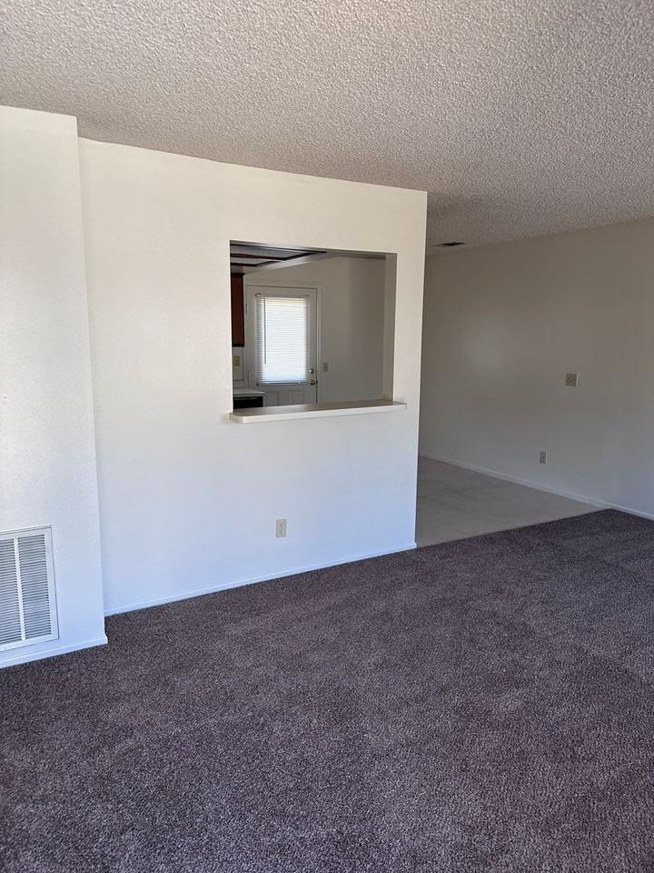 15682 Bear Valley Rd - Photo 5 of 40