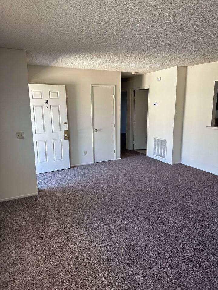 15682 Bear Valley Rd - Photo 6 of 40