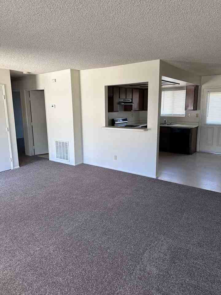 15682 Bear Valley Rd - Photo 7 of 40