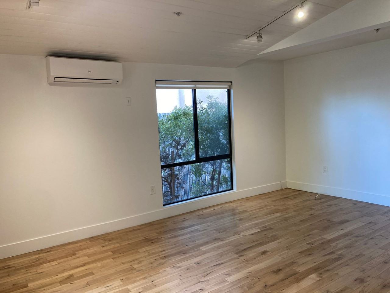 4433 BURNS AVE - Photo 5 of 50