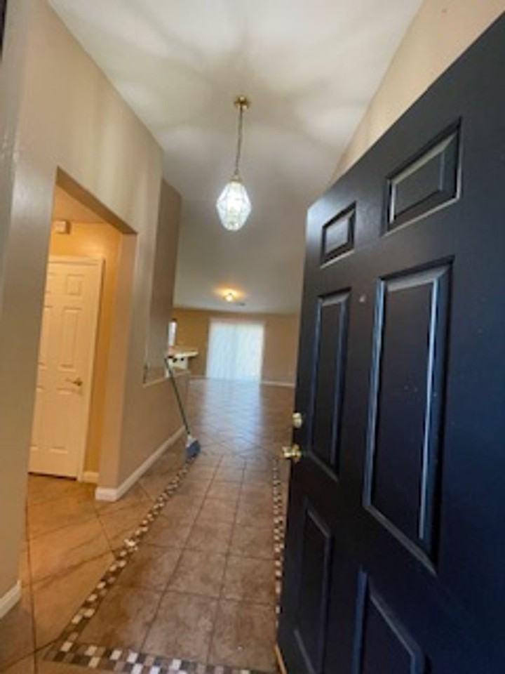 12120 Stonington St - Photo 2 of 12