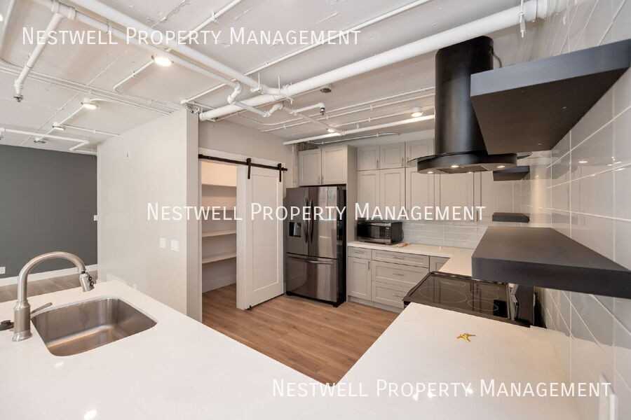 BROADWAY UNIT & #701 - Photo 3 of 20