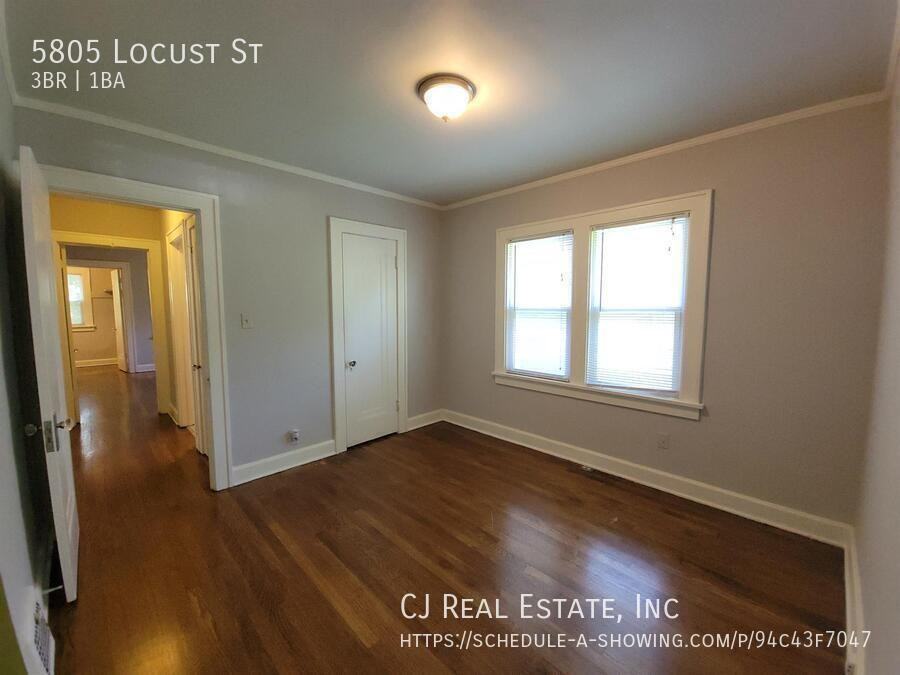 5805 Locust St - Photo 6 of 12
