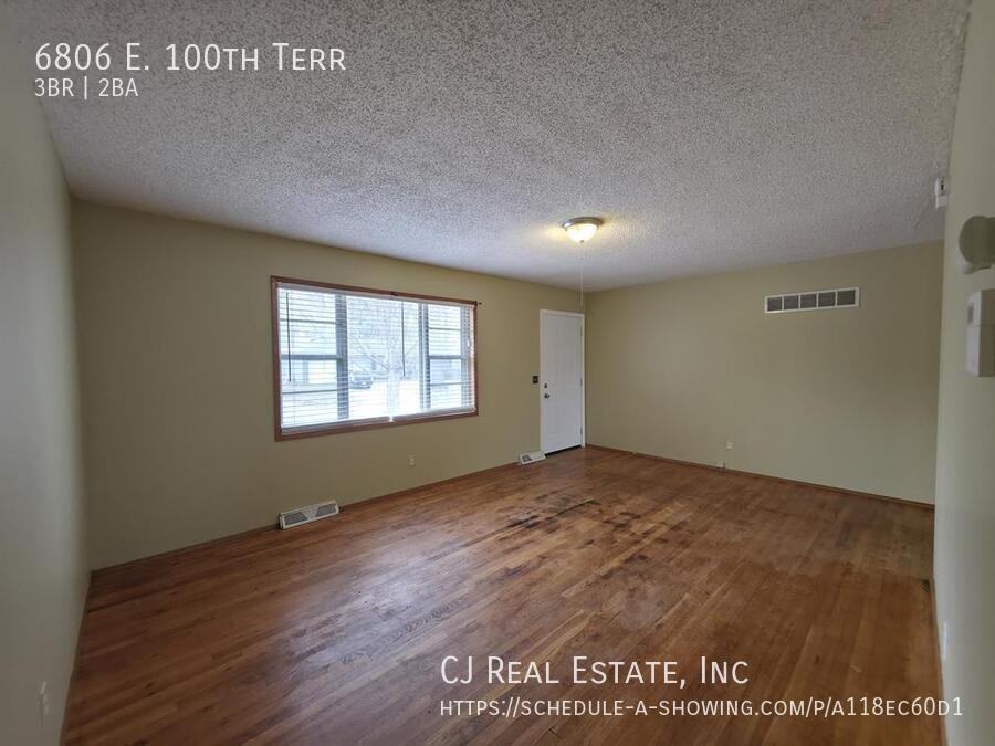 6806 E 100th Ter - Photo 5 of 12