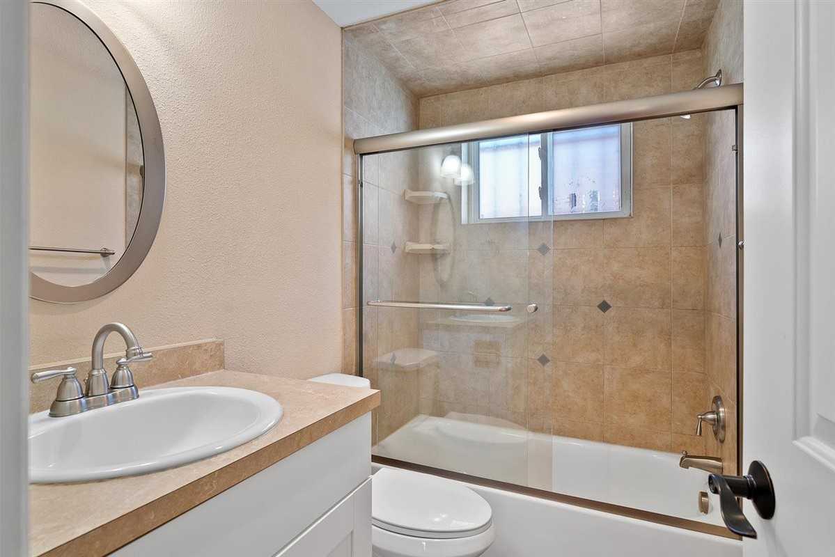 150 S Clarkson St #303 - Photo 5 of 27