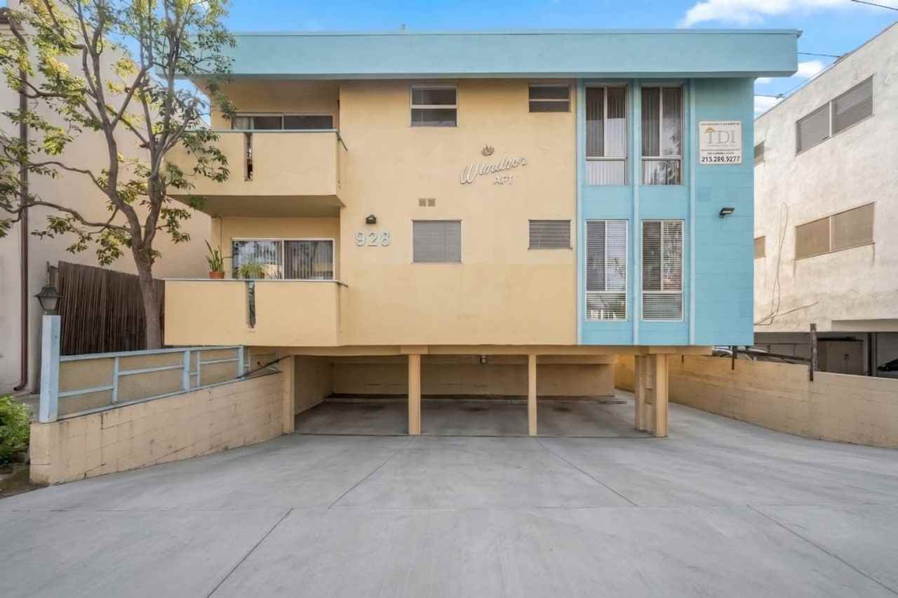 928 4th Street - Photo 3 of 39