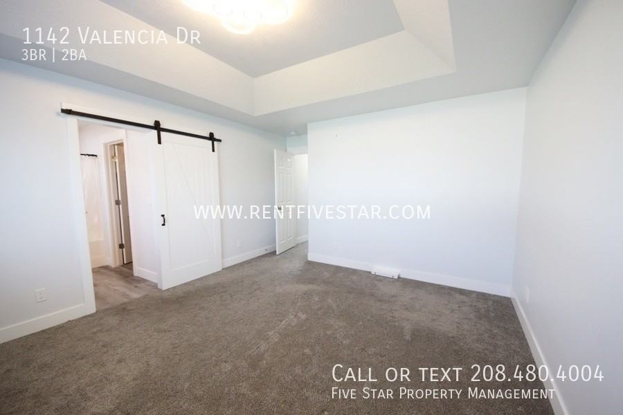 1142 Valencia Dr - Photo 6 of 17