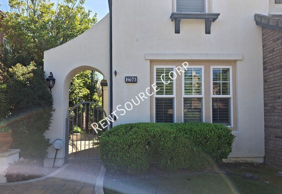 27046 Maple Tree Ct - Photo 4 of 50