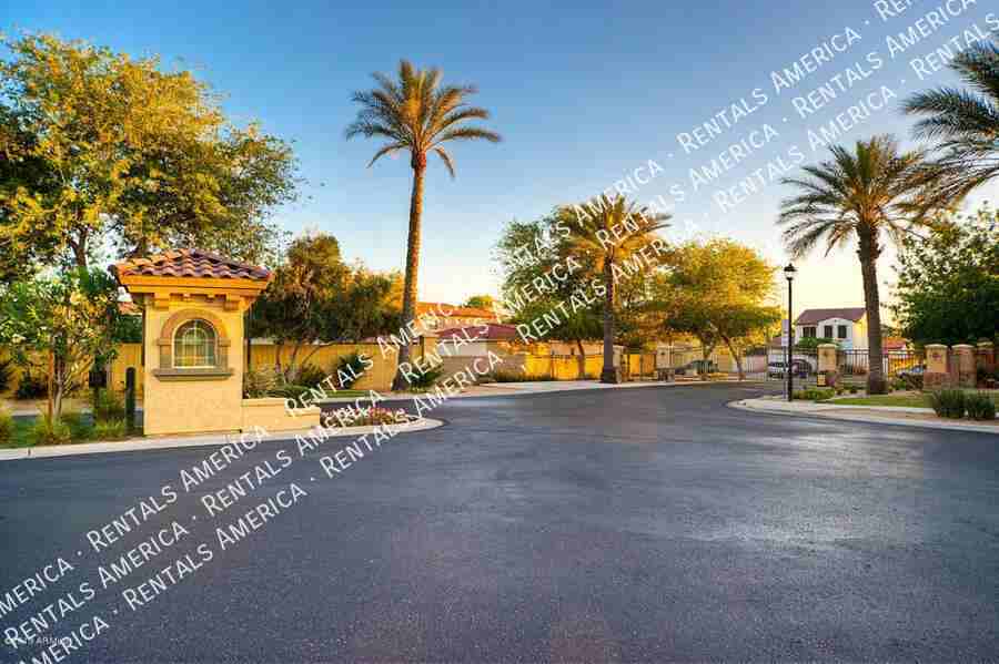 323 N 76th Pl - Photo 6 of 43