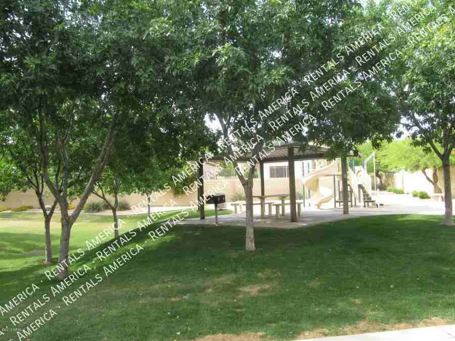 323 N 76th Pl - Photo 7 of 43