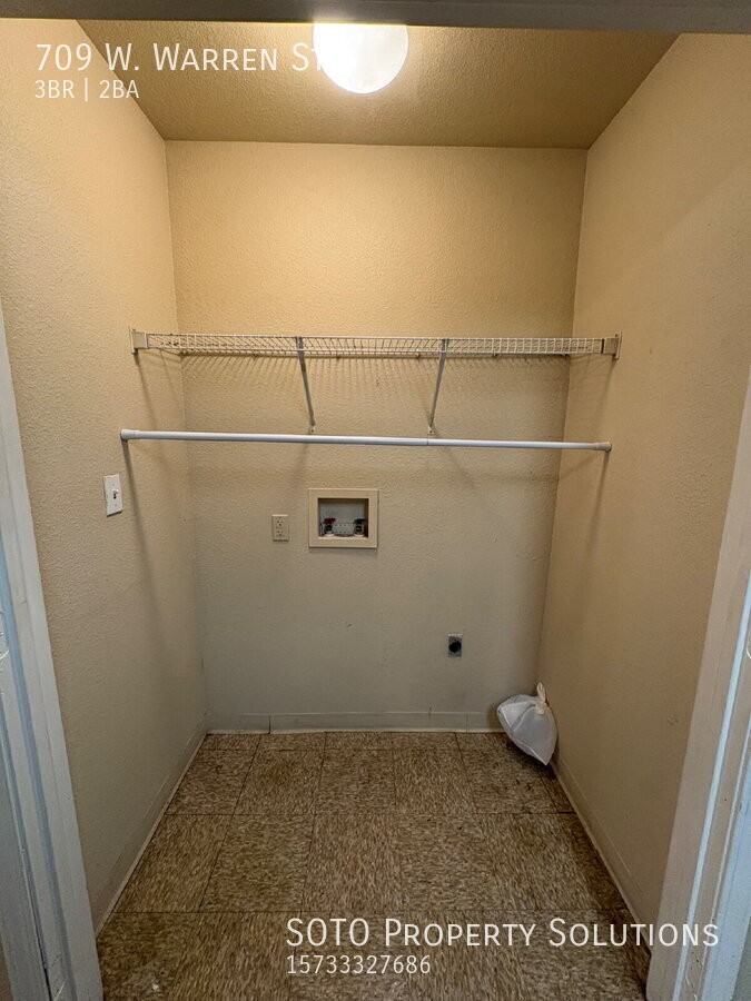 709 Warren St - Photo 4 of 14