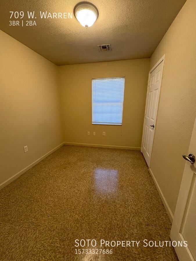 709 Warren St - Photo 7 of 14