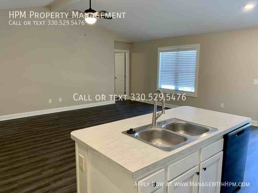 2469 Delaware Ave Sw - Photo 3 of 19