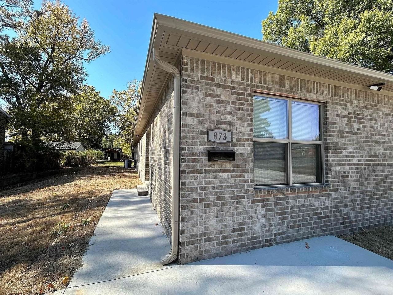 873 Jane Dr - Photo 2 of 13