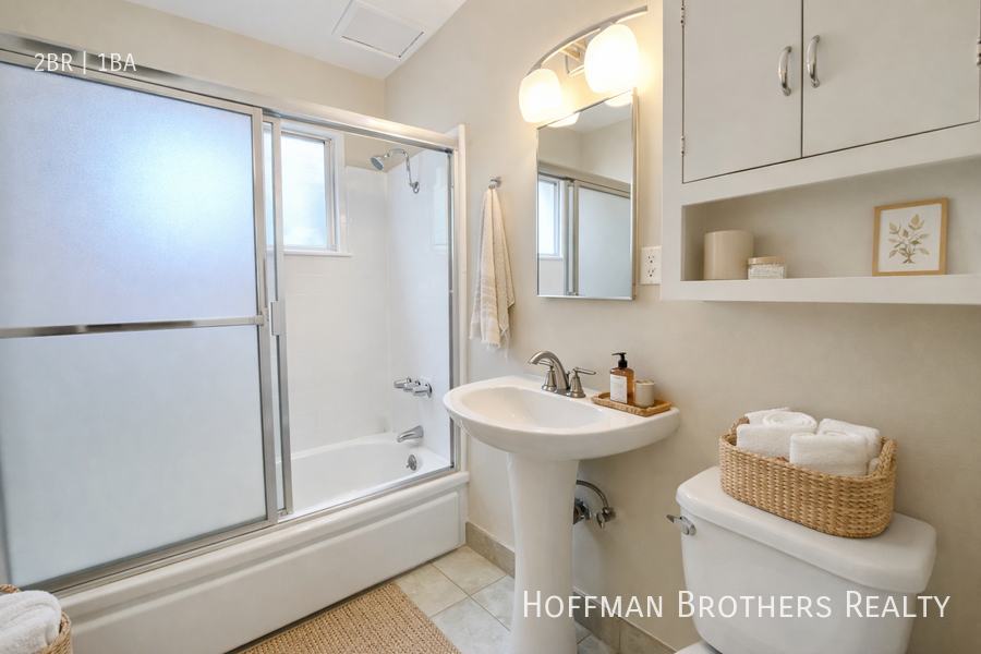 1220 N Harper Ave #4 - Photo 5 of 8