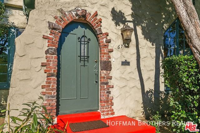 302 N Mansfield Ave #A - Photo 2 of 22