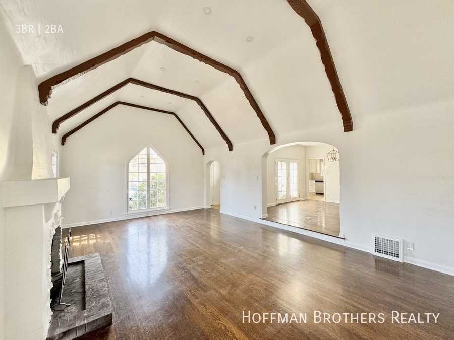 302 N Mansfield Ave #A - Photo 4 of 22