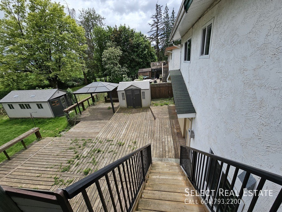 9324 James St - Photo 4 of 38