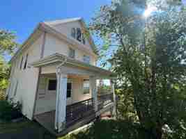 featured image of 910 N 22nd Ave W #1