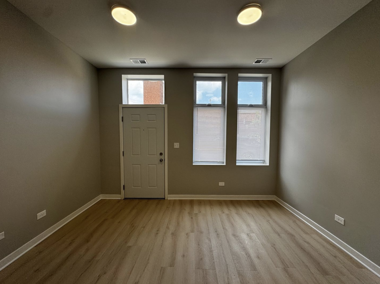 4007 W School St #C - Photo 2 of 14