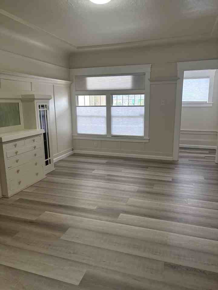 242 16th St #NA - Photo 4 of 7