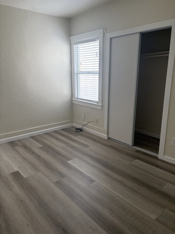 242 16th St #NA - Photo 6 of 7