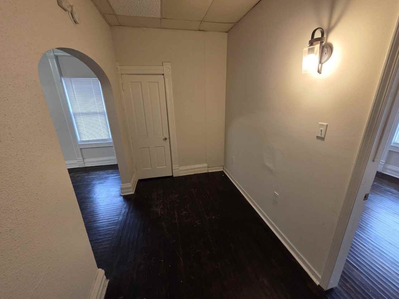 830 W Jefferson St #1 - Photo 4 of 6