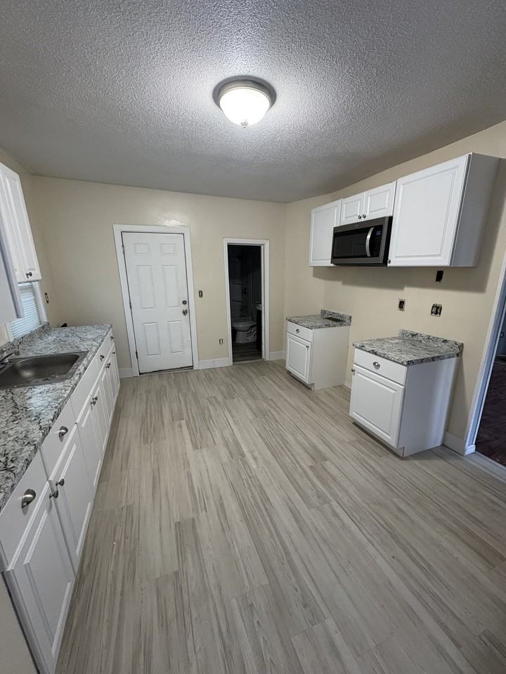 152 E Farm St #1 - Photo 2 of 8