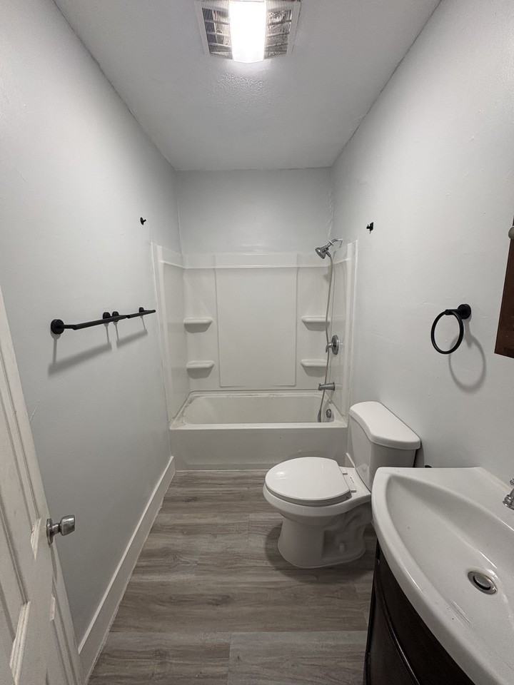 152 E Farm St #1 - Photo 3 of 8