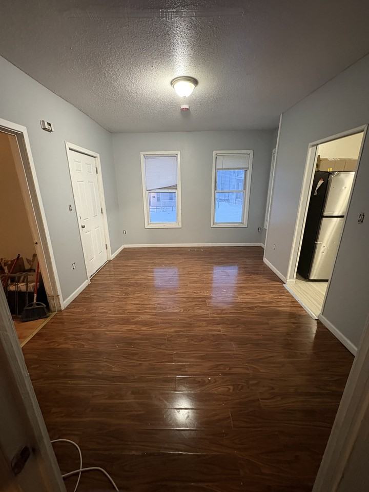 152 E Farm St #1 - Photo 4 of 8