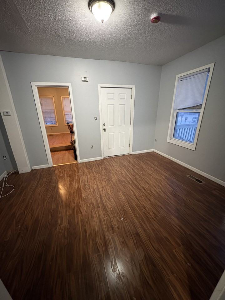 152 E Farm St #1 - Photo 5 of 8