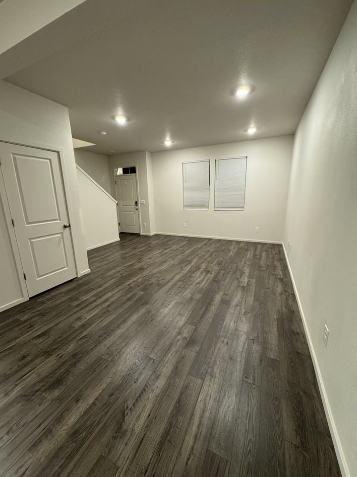 516 Ne 71st St #NA - Photo 4 of 31