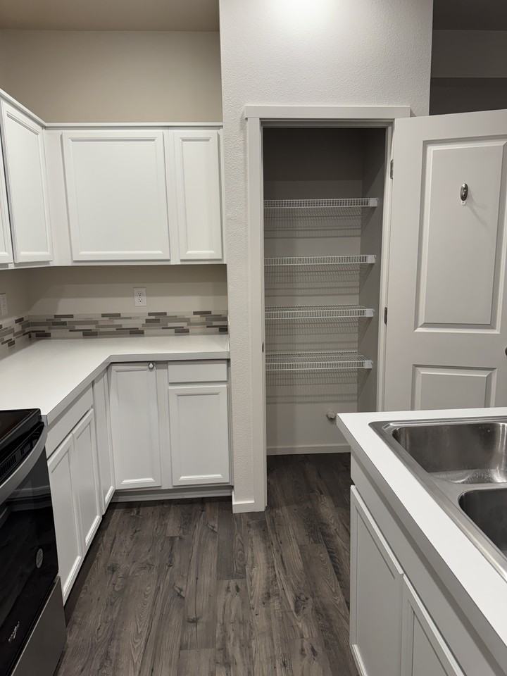 516 Ne 71st St #NA - Photo 7 of 31