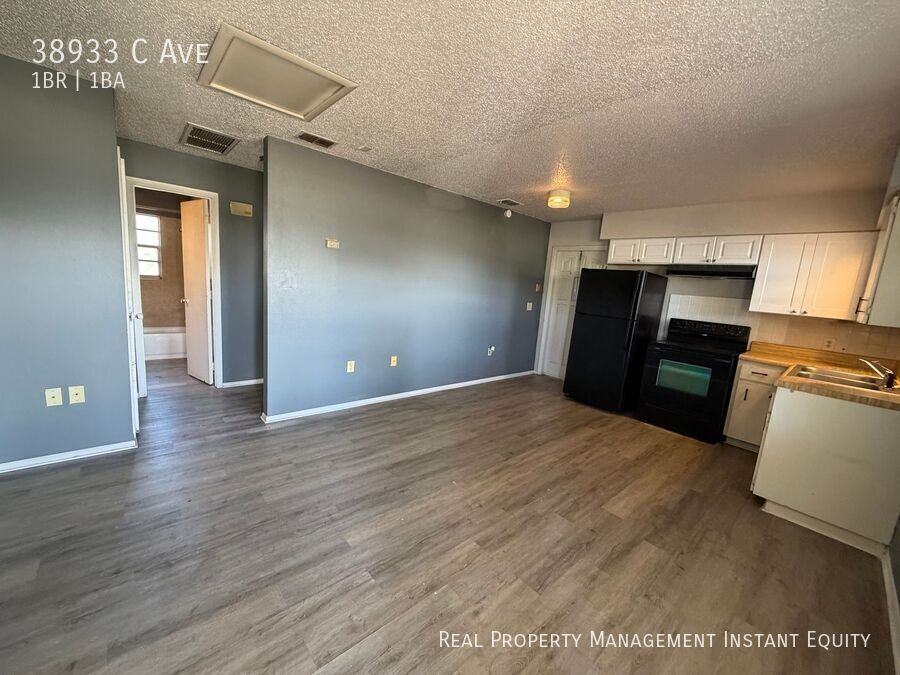 38933 C Ave - Photo 2 of 9