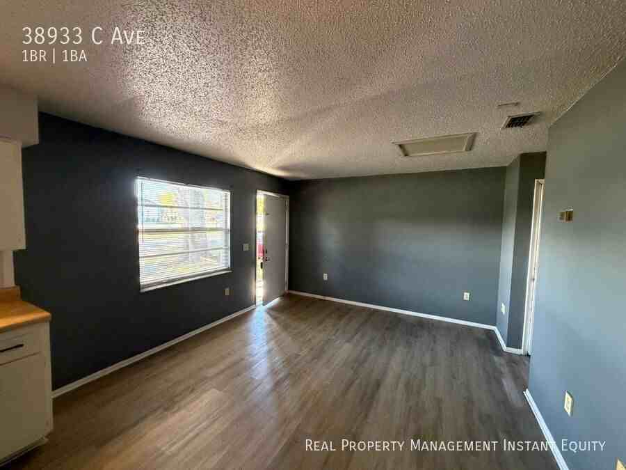 38933 C Ave - Photo 4 of 9