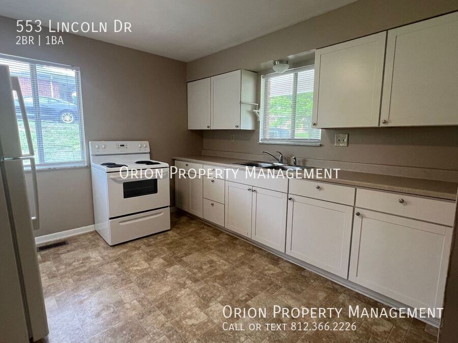 553 Lincoln Dr - Photo 3 of 14