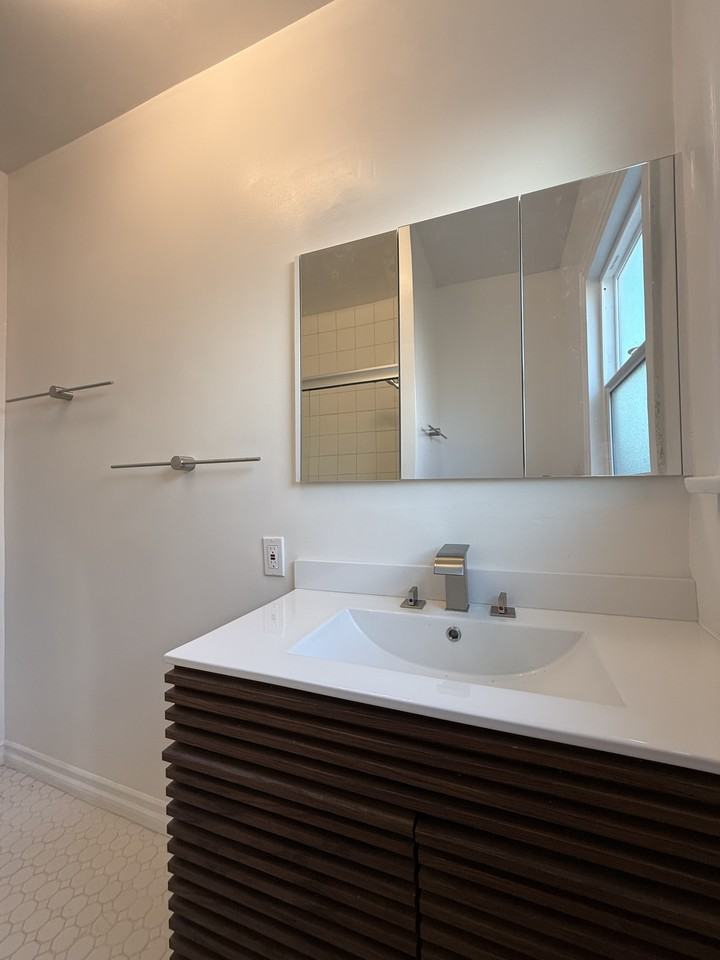 1206 Mira Mar Ave #NA - Photo 6 of 11