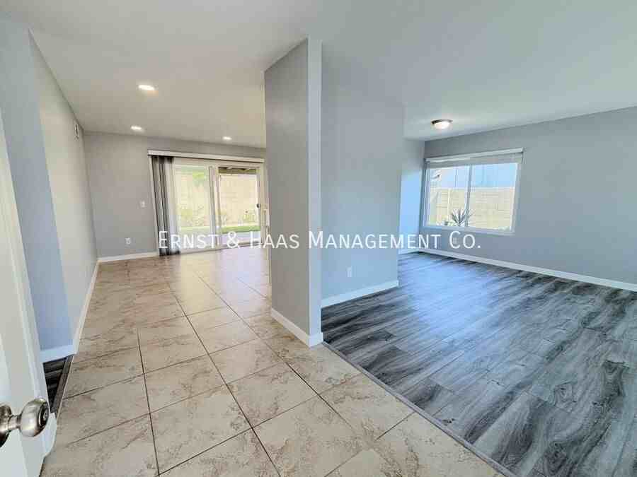 11353 Agnes St - Photo 2 of 20